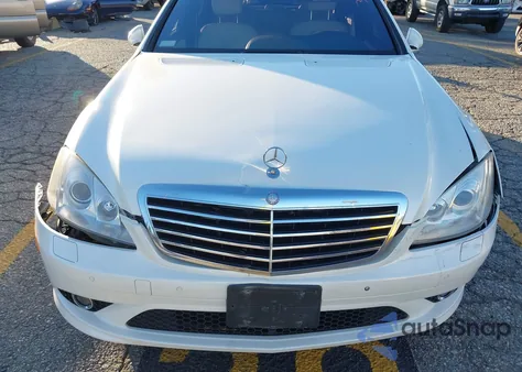 2009 Mercedes-Benz S 550 z USA, uszkodzony, nr VIN WDDNG71X39A247399